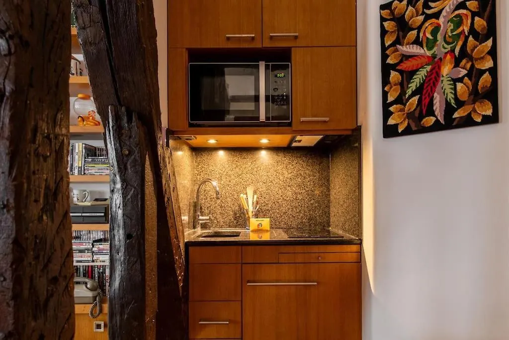 Lombards - Cozy In The Heart Of Place Du Chatelet. * Paryż