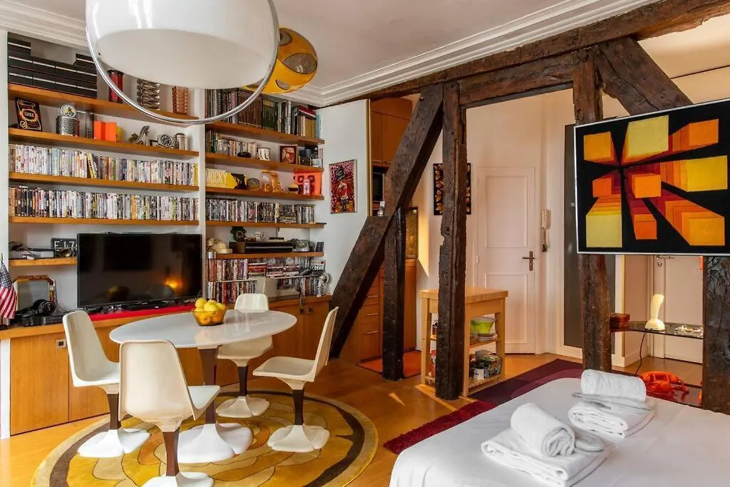 Lombards - Cozy In The Heart Of Place Du Chatelet. Paryż